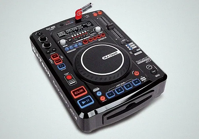 Dj Tech ISCRATCH201_6 DJ Controller w/ 6 DSP Effects & MIDI
