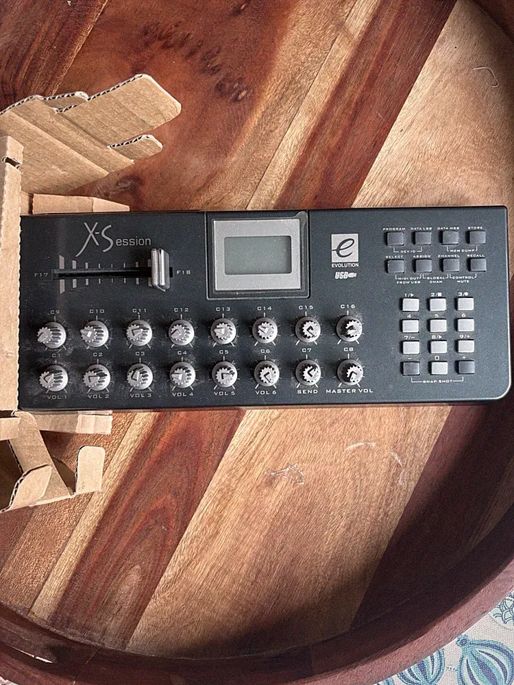 Evolution X-Session UC-17 USB/MIDI DJ Controller with Original Box and Manual