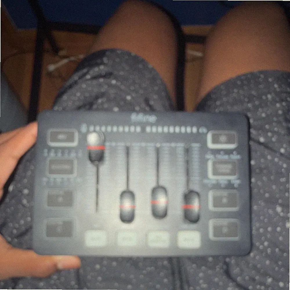 Fifine Compact Mixer 4-Channel Voice Changing 48V Phantom Power Home Studio