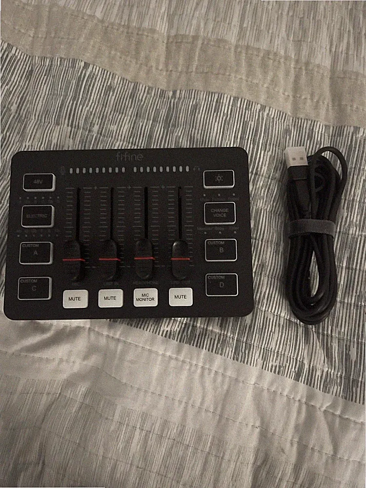 FIFINE SC3 AUDIO MIXER-XLR CABLE INCLUDED, USC CABLE NOT INCLUDED