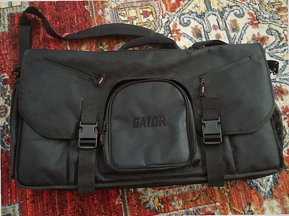 Gator - GCLUBCONTROL28 - G-Club DJ Controller Messenger Bag 28" music accessorie