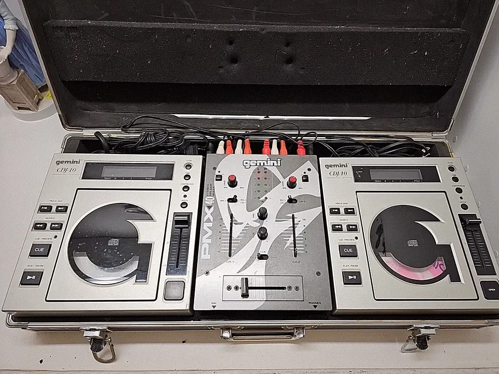 Gemini PMX 40, CDJ 10 x 2, Professional Sound Mixing Equipment w/Hard Case