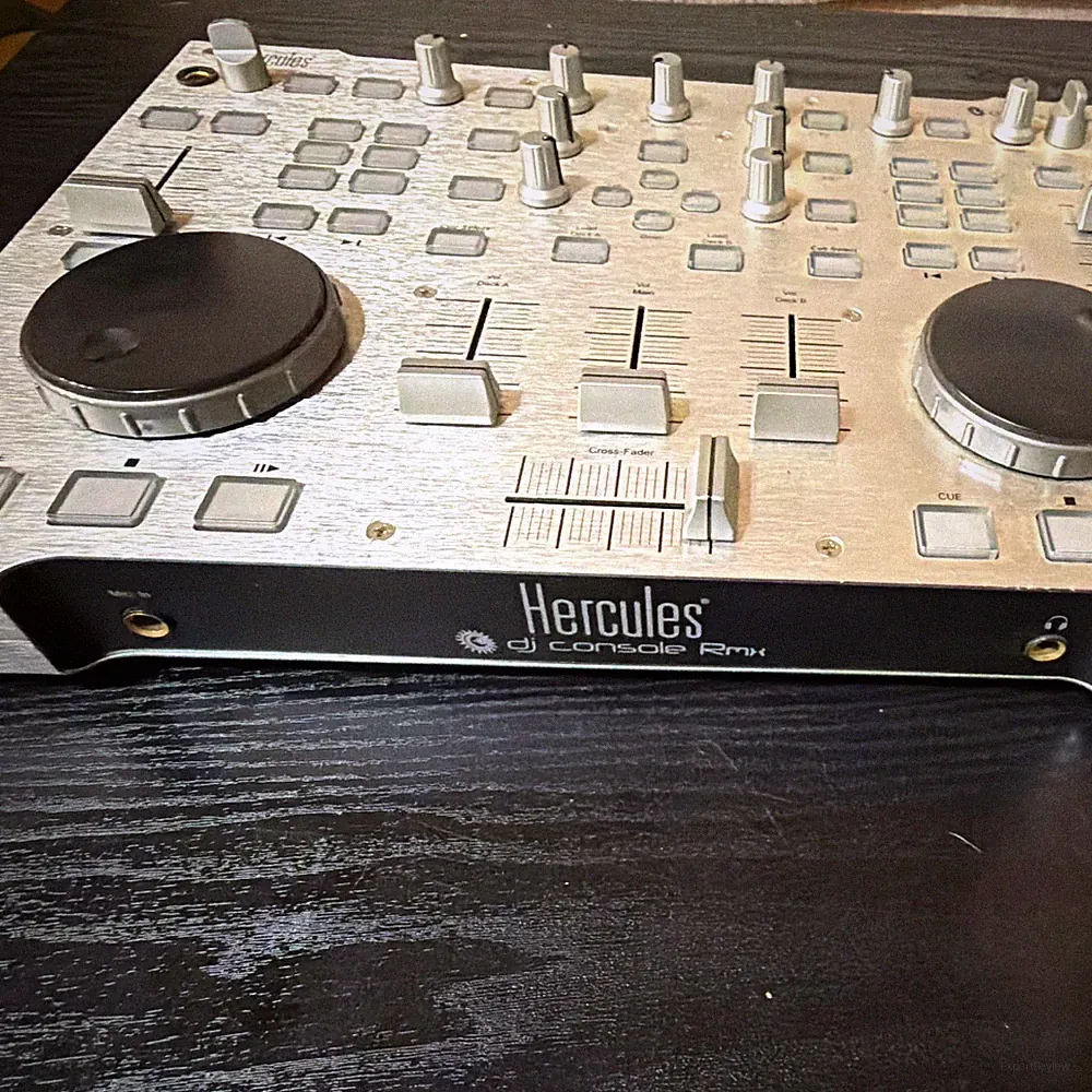 Hercules DJ Console RMX 2-Deck USB DJ Controller Built-In Mixer Silver/Black