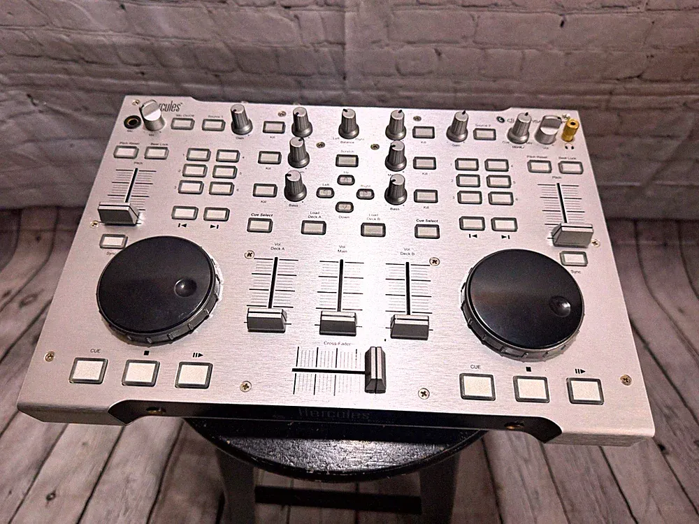 Hercules DJ Console RMX Double Deck Controller 4-Ch Built-In Mixer Silver