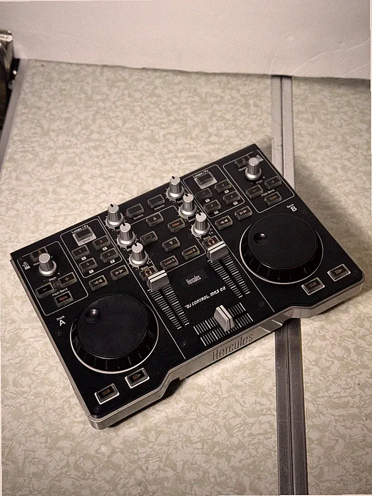 Hercules DJ Control MP3 E2 DJ USB Powered Controller - Tested Works