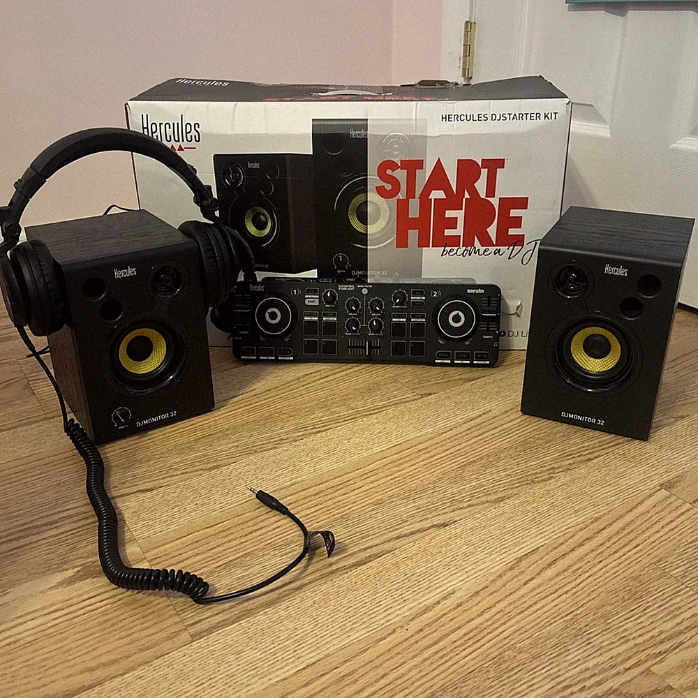 Hercules DJ Control Starlight Starter Kit - ALL parts included - Barely Used