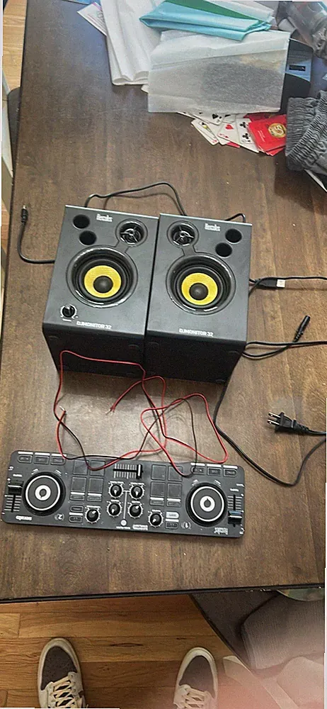 Hercules DJ DJStarter Kit With Controller, Speakers and Headphones NO OUTPUT