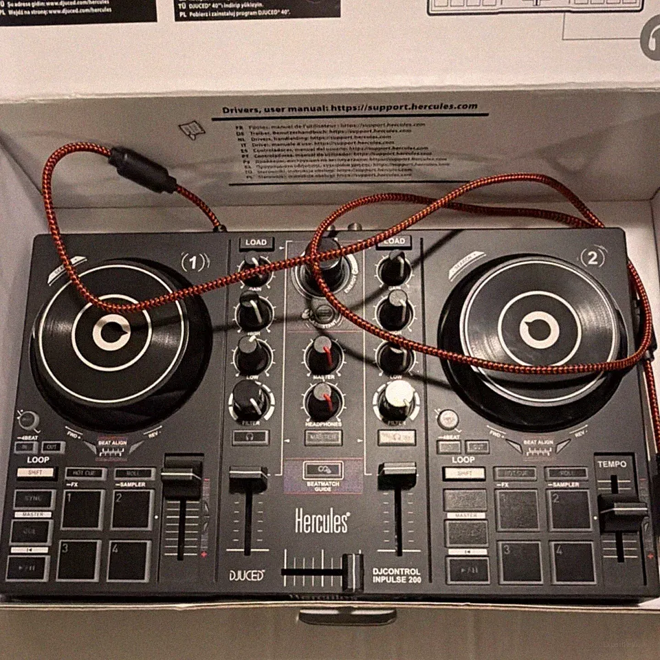 Hercules DJControl Inpulse 200 DJ Controller, Portable, Mixer, Loop/Sampler