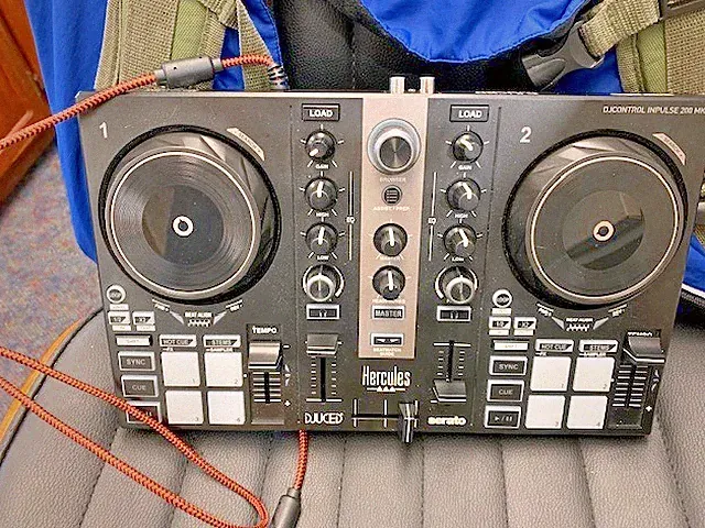 Hercules DJControl Inpulse 200 MK2 2-Channel DJ Controller USB/RCA Black