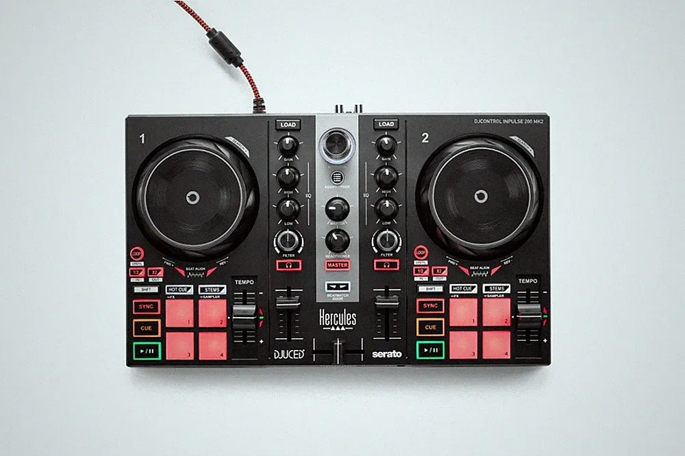 Hercules Inpulse 200 mk2 2-Channel compact Serato DJ Lite Controller
