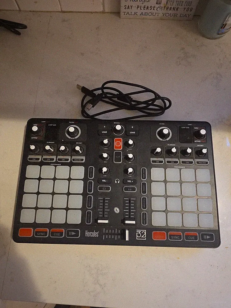 Hercules P32 Advanced DJ Controller with High Performance Pads DJCONTROL-P32