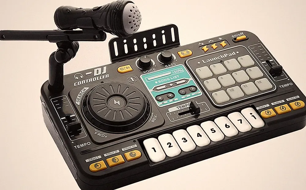 Il Mixer Da DJ E Il Lettore Di Dischi per Bambini Possono Essere Collegati Al Mi
