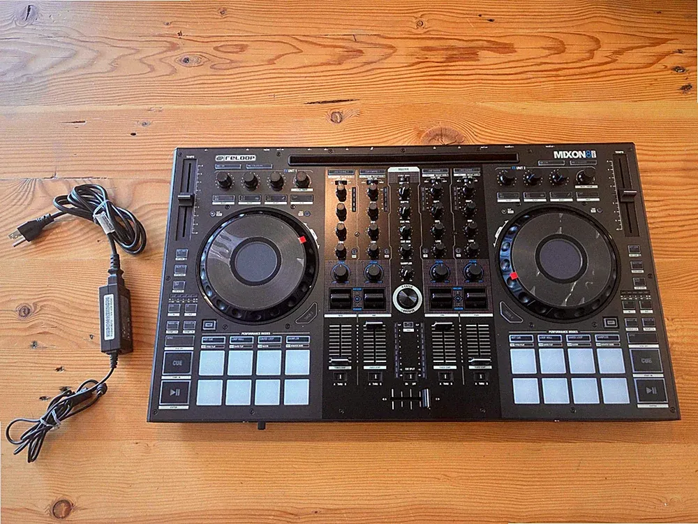 Mint Reloop Mixon 8 Pro 4-Channel Professional Hybrid DJ Controller