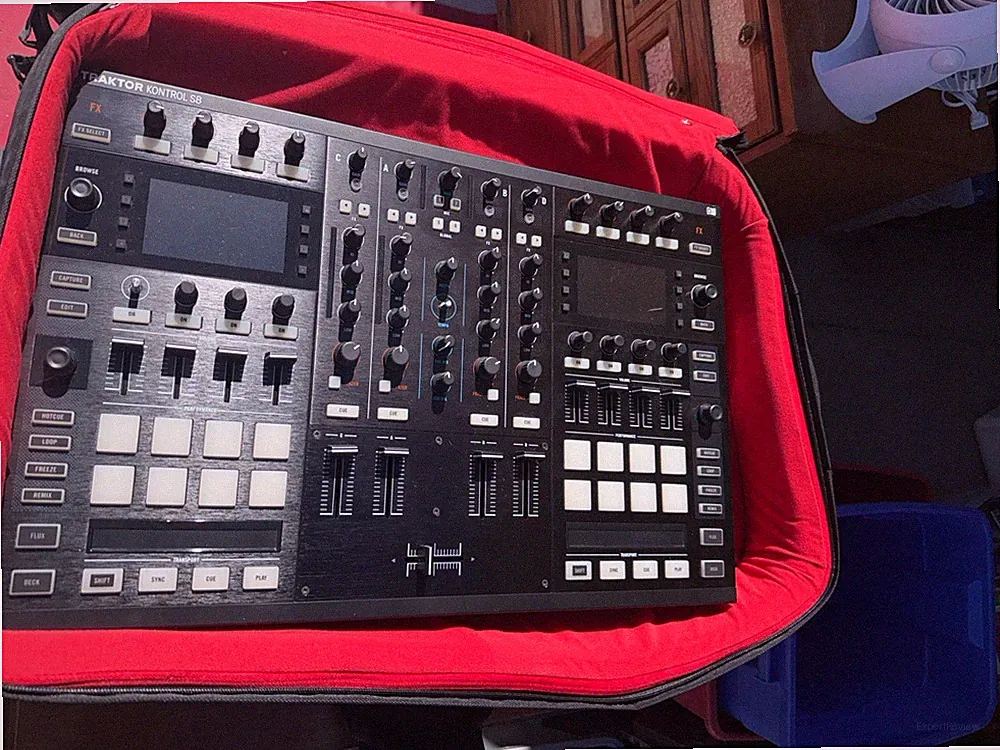 Native Instrument Traktor Kontrol S5 DJ Controller w/ AKAII PROF APC40 MKII LQQK