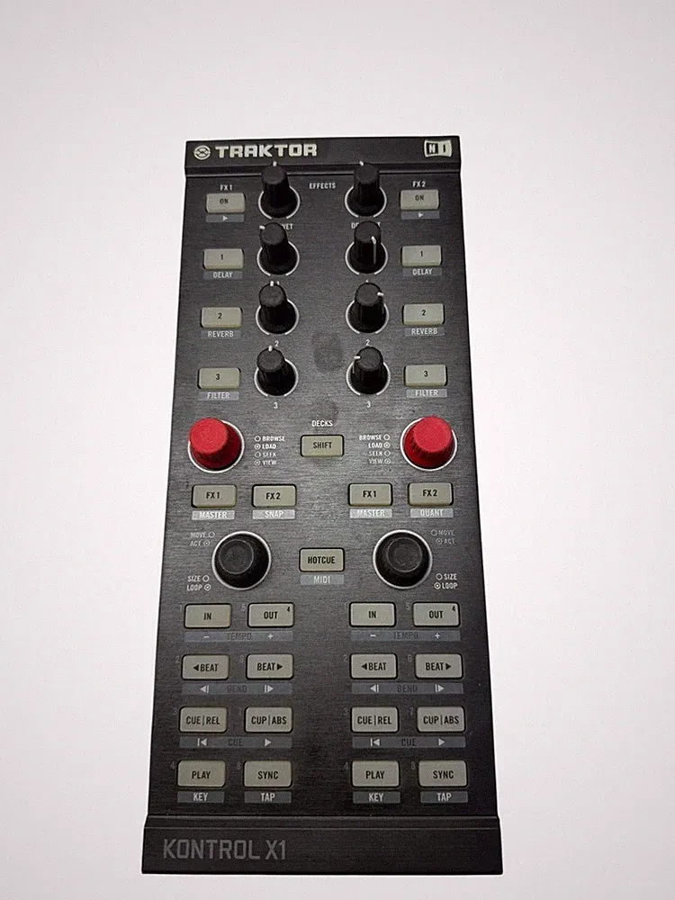 Native Instrument Traktor Kontrol X1 Protable DJ Controller
