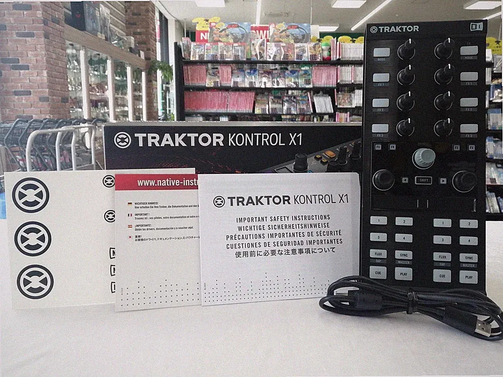 NATIVE INSTRUMENTS DJ Controller TRAKTOR Controller Japan Used