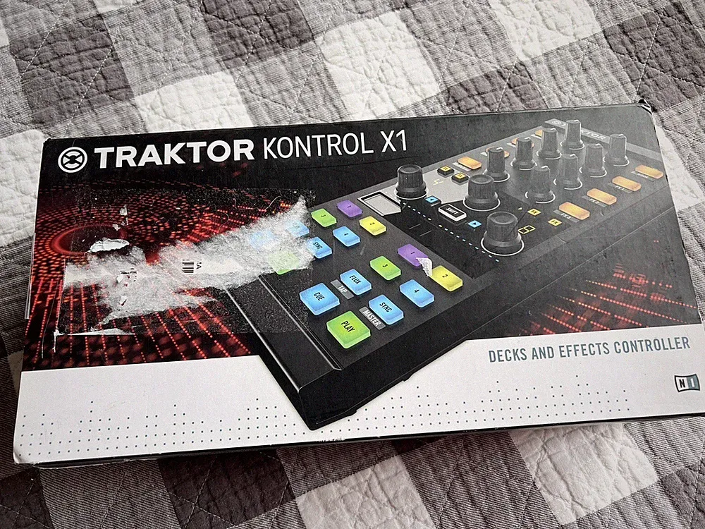 Native Instruments DJ Controller TRAKTOR Kontrol X1 MK1 (THIS IS MK1 NOT MK2)
