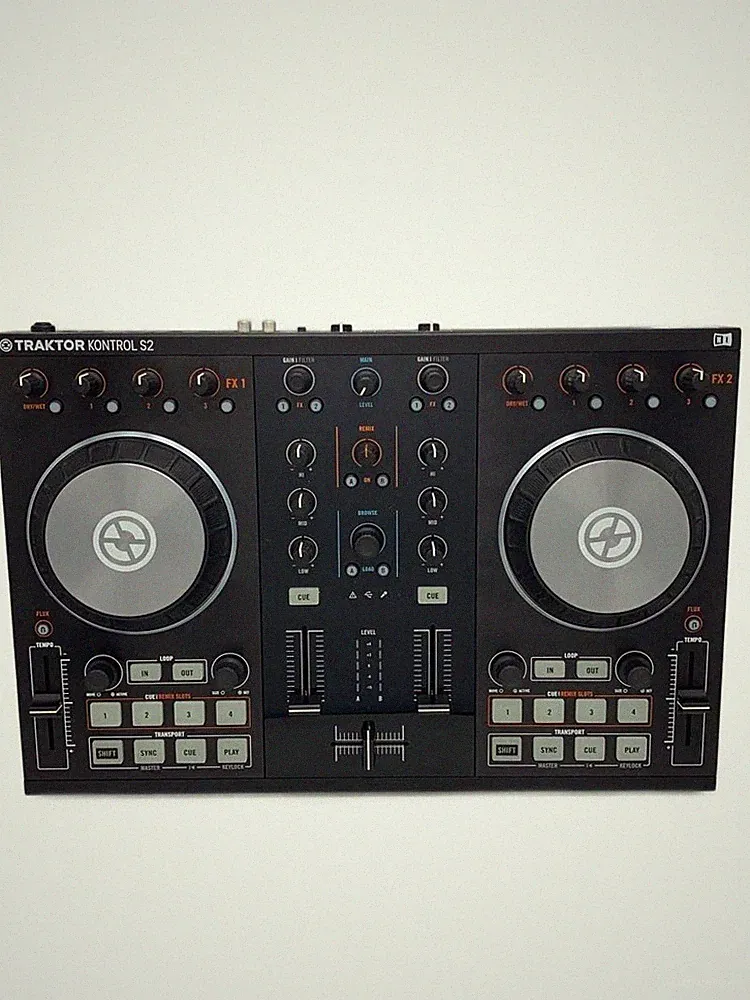 NATIVE INSTRUMENTS DJ EQUIPMENT TRAKTOR KONTROL S2 Used