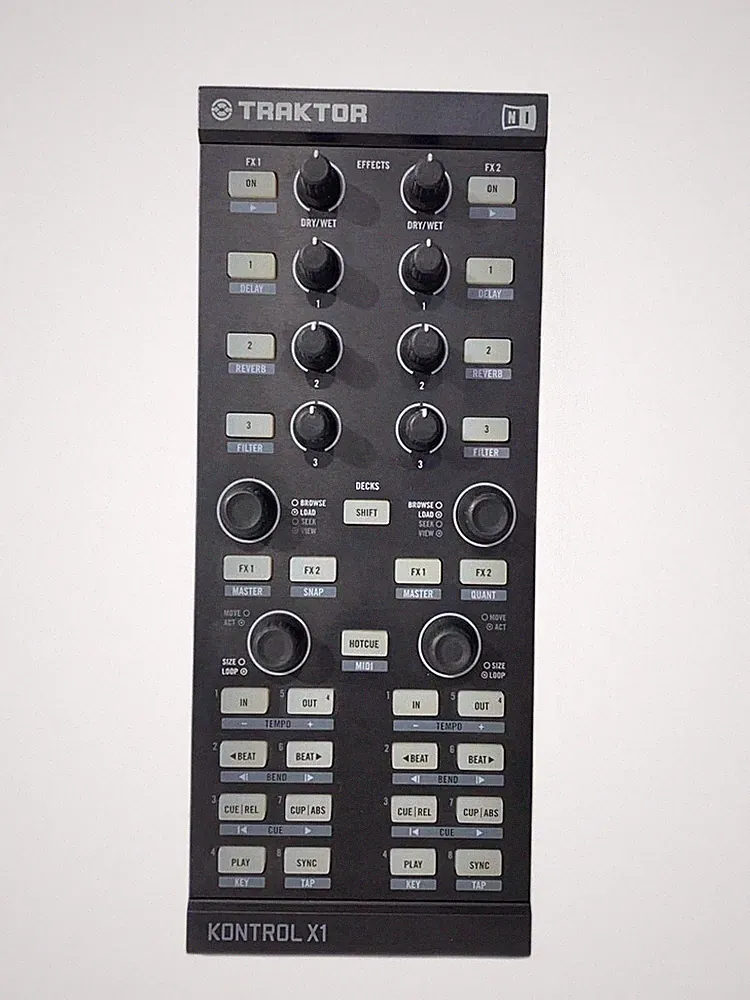 NATIVE INSTRUMENTS DJ EQUIPMENT TRAKTOR KONTROL X1 Mk W Box Instructions Used