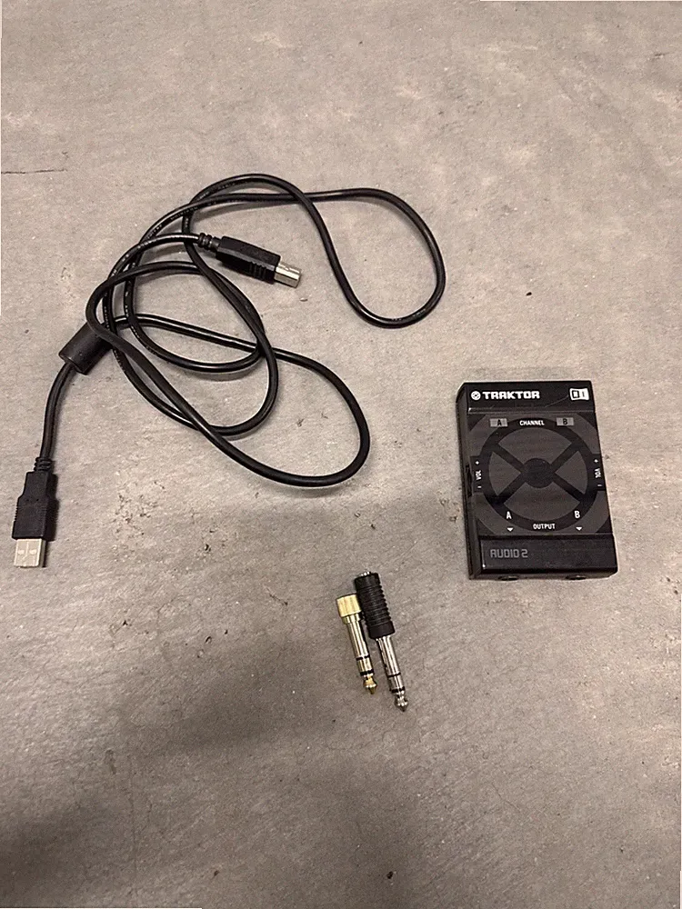 NATIVE INSTRUMENTS TRAKTOR AUDIO 2 DJ Interface