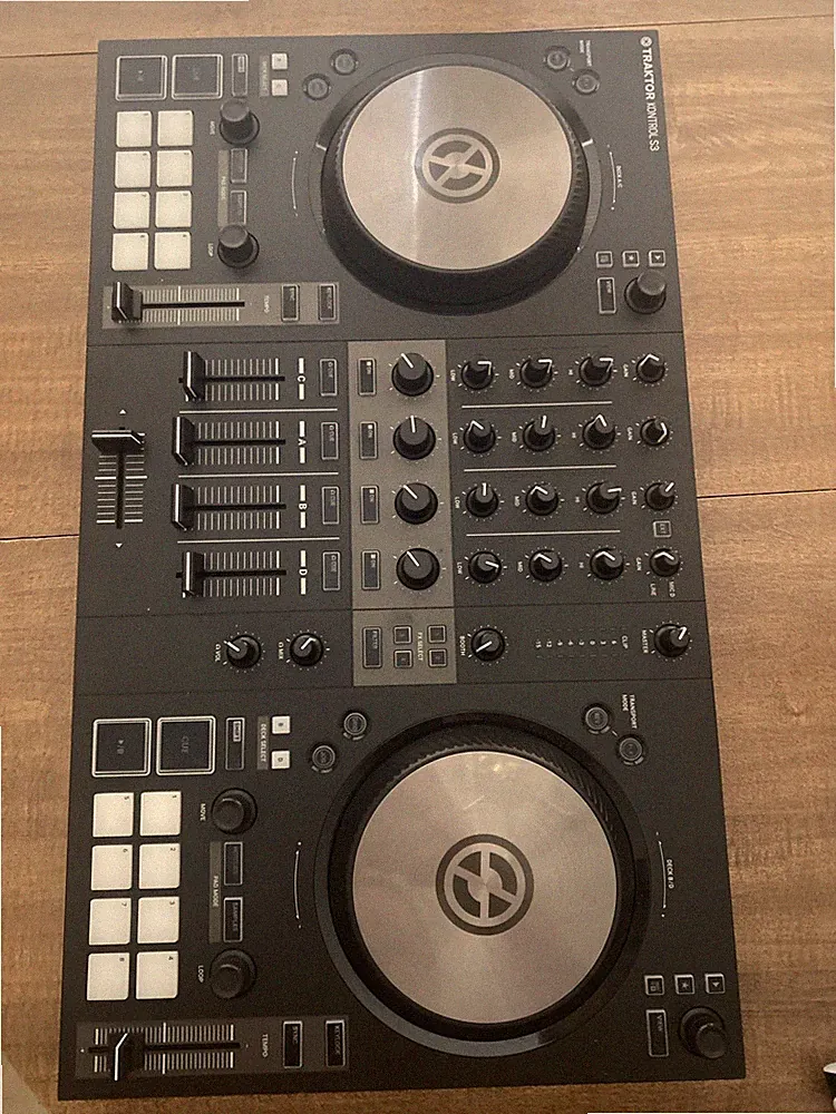Native Instruments Traktor Kontrol 4 Channel DJ Controller(barely Used)