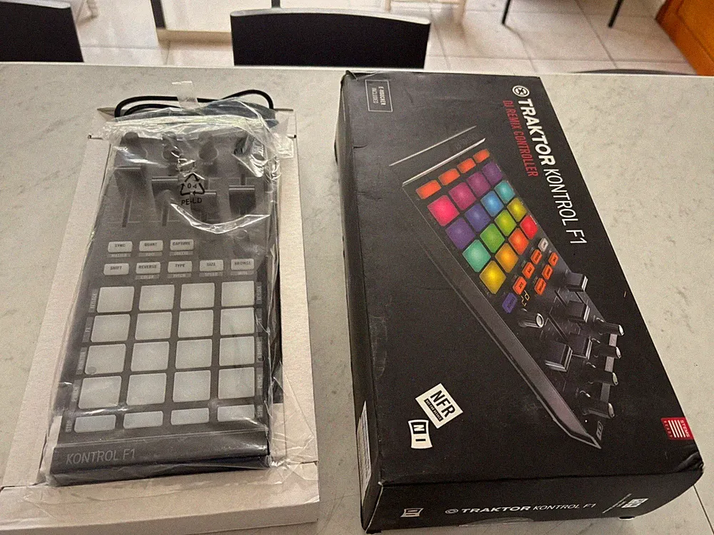 Native Instruments Traktor Kontrol F1