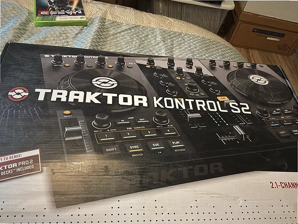 Native Instruments TRAKTOR KONTROL S2 DJ Controller