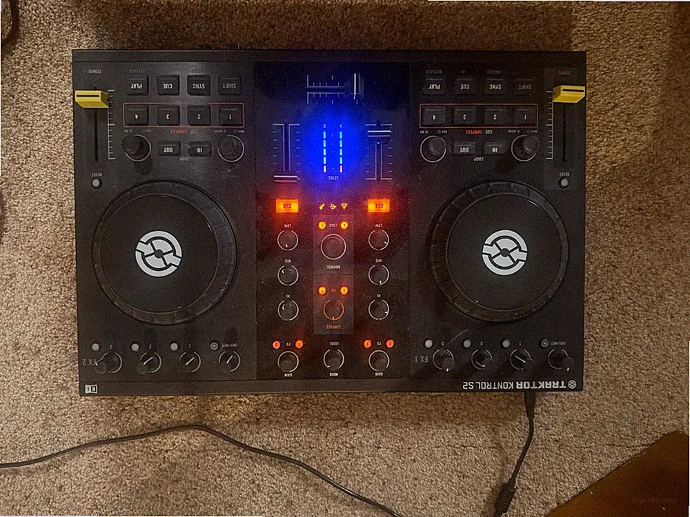 Native Instruments TRAKTOR KONTROL S2 DJ Controller
