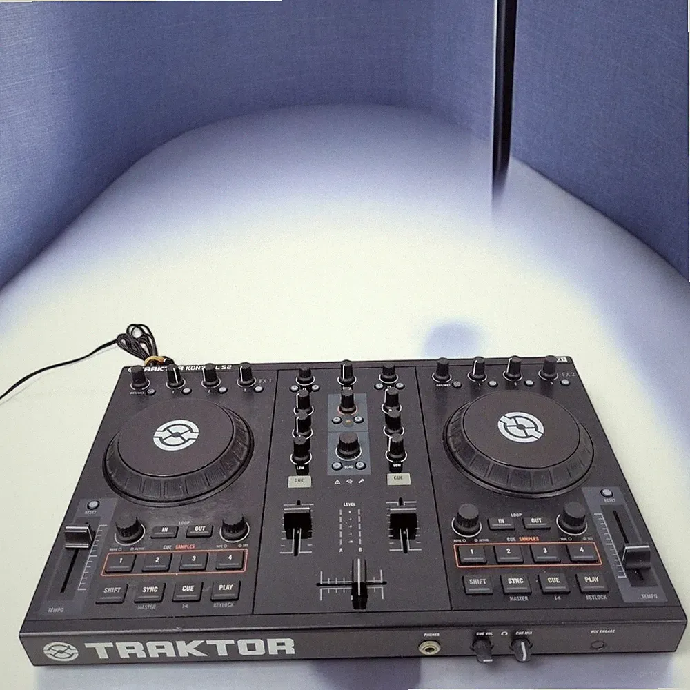 Native Instruments Traktor kontrol s2 DJ Controller Tested/working