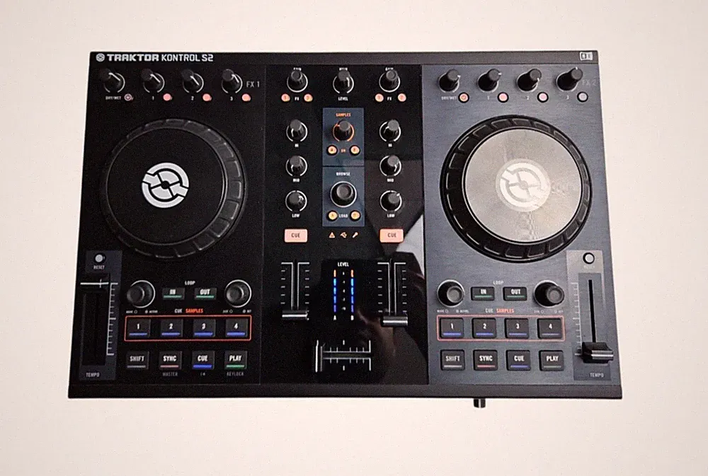 Native Instruments Traktor Kontrol S2 DJ Controller USB Tested Works Clean