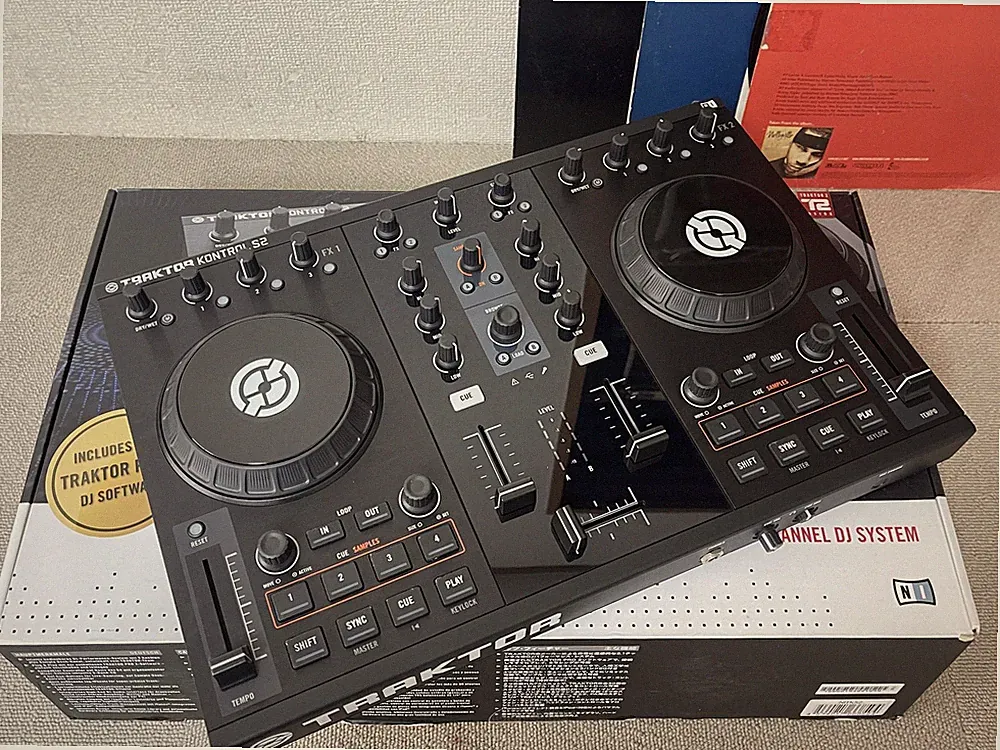 Native Instruments Traktor Kontrol S2 MK1 DJ Controller 2-Deck with Transfer ID