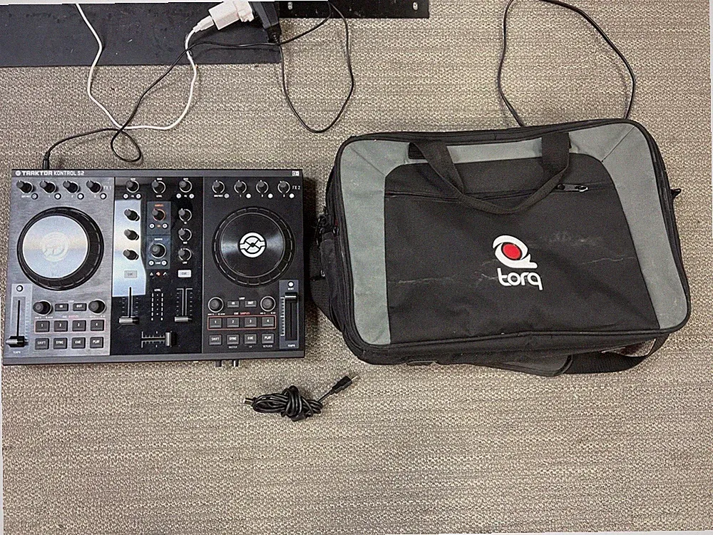 Native Instruments TRAKTOR KONTROL S2 MK1 DJ Controller With Case
