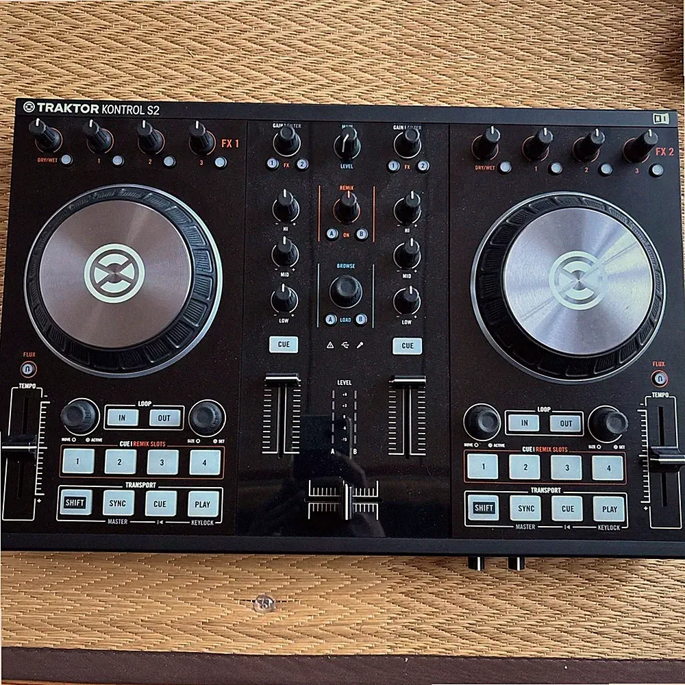 Native Instruments TRAKTOR KONTROL S2 MK2 DJ Controller #0001