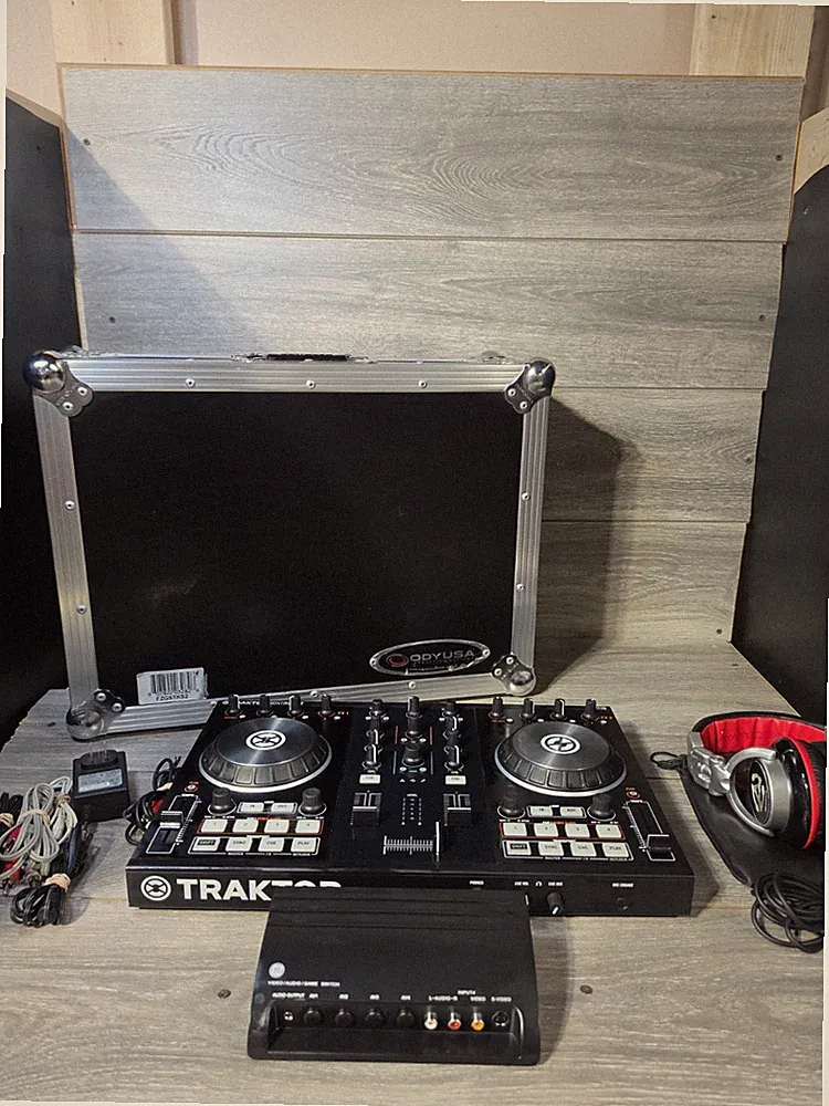 Native Instruments TRAKTOR KONTROL S2 MK2 DJ Controller Bundle ODYUSA Case+ More
