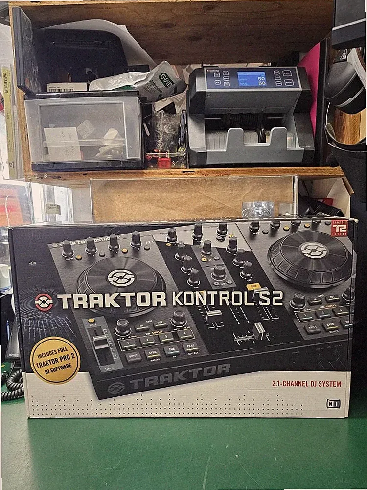 Native Instruments TRAKTOR KONTROL S2 MK2 DJ Controller (E10051670)