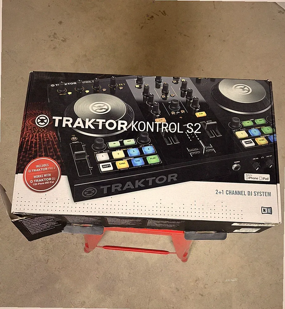 Native Instruments TRAKTOR KONTROL S2 MK2 DJ Controller W/ Cords