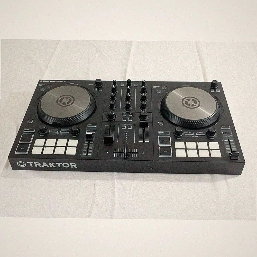 Native Instruments Traktor Kontrol S2 MK3 2‑channel DJ controller