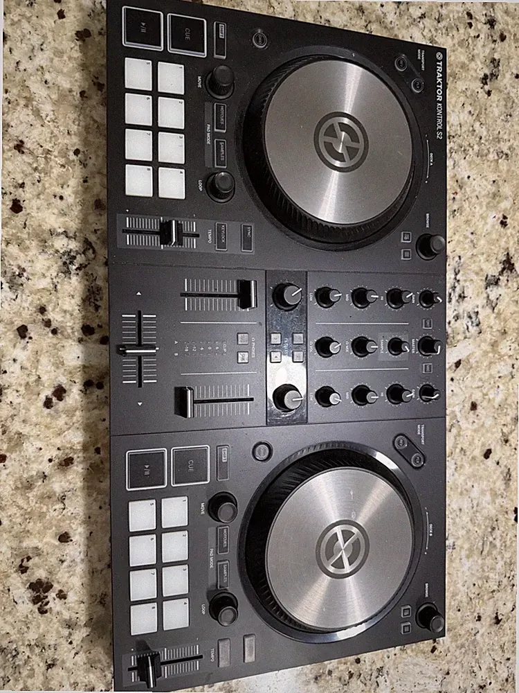 Native Instruments Traktor Kontrol S2 Mk3 DJ Controller #0003