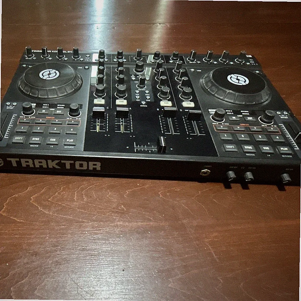 Native Instruments Traktor Kontrol S4 4-Channel 2-Deck DJ Controller, Black