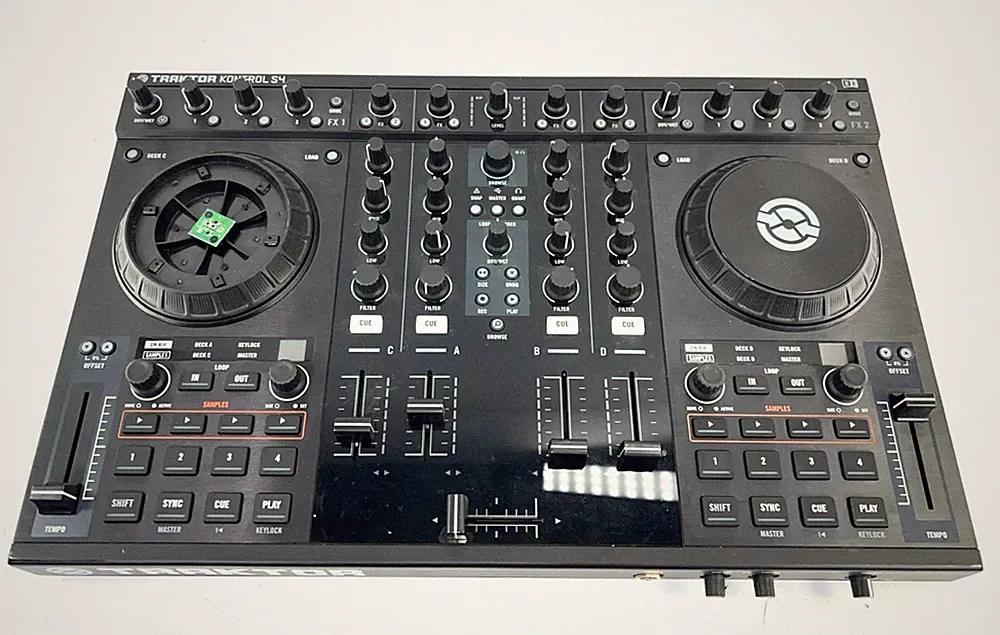 Native Instruments Traktor Kontrol S4 DJ Controller FOR PARTS Powers On Off
