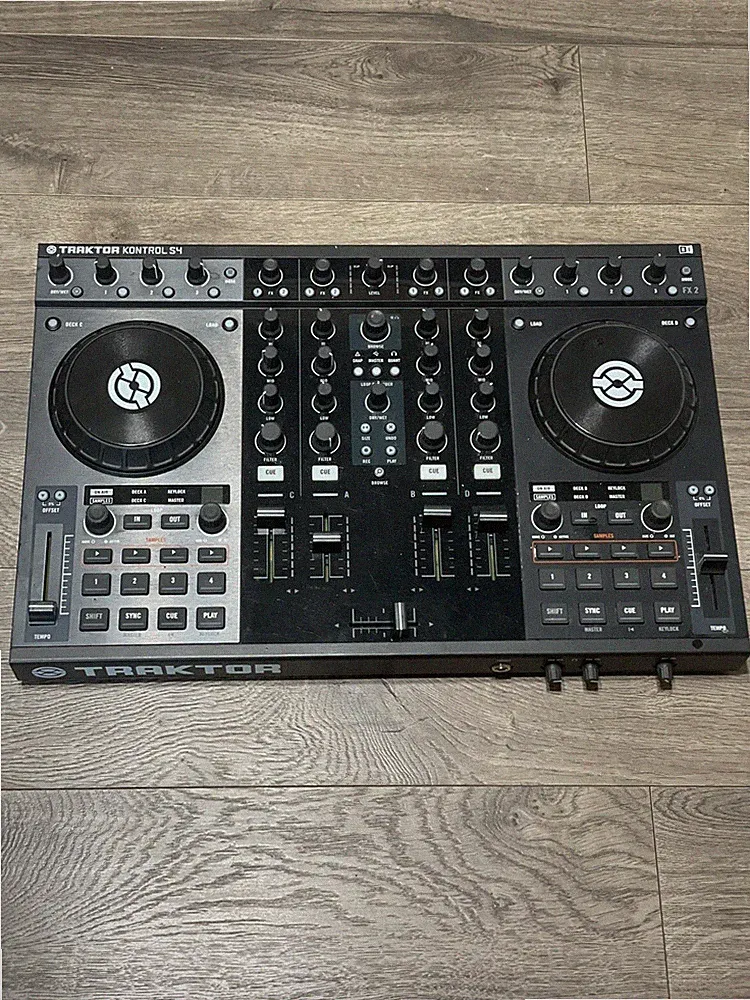 NATIVE INSTRUMENTS TRAKTOR KONTROL S4 DJ Controller NI Tractor Control