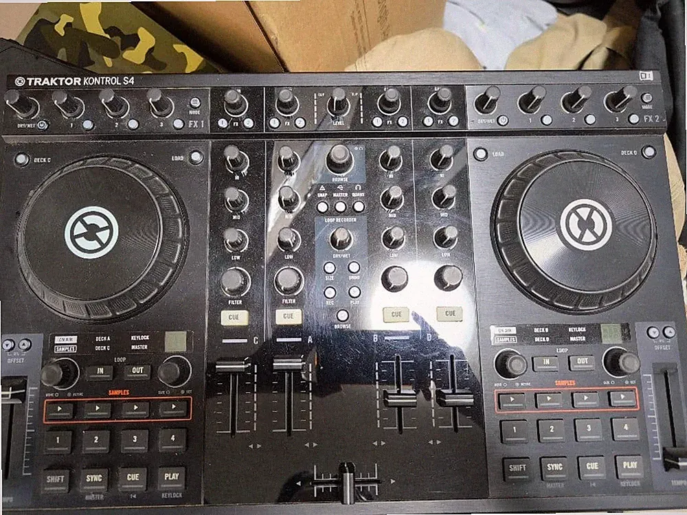 Native Instruments Traktor Kontrol S4 MK1 4 Channel DJ Controller #0002