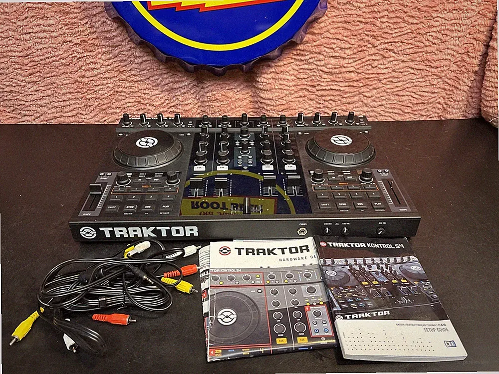 Native Instruments Traktor Kontrol S4 MK1 4-Deck DJ Controller Audio Interface