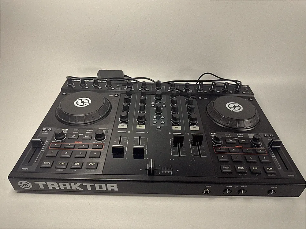 Native Instruments Traktor Kontrol S4 MK1 DJ Controller 4-Channel Black