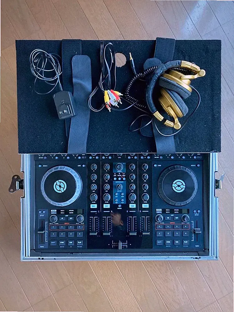 Native Instruments Traktor Kontrol S4 MK1 DJ Controller Case Headphone Tested