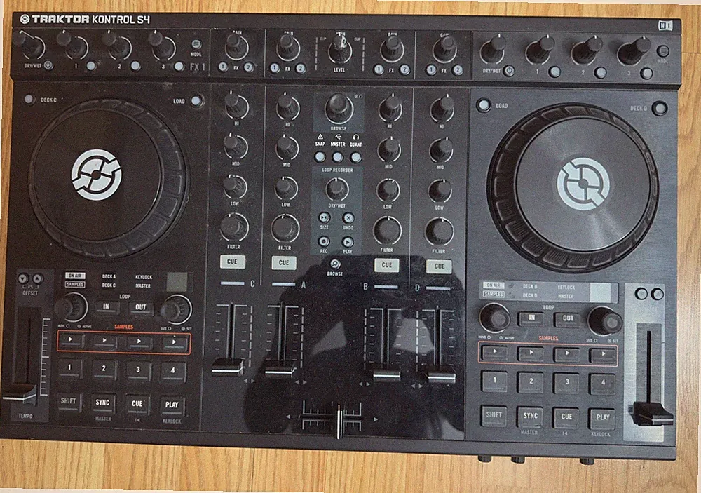 Native Instruments Traktor Kontrol S4 MK1 DJ Controller for Parts