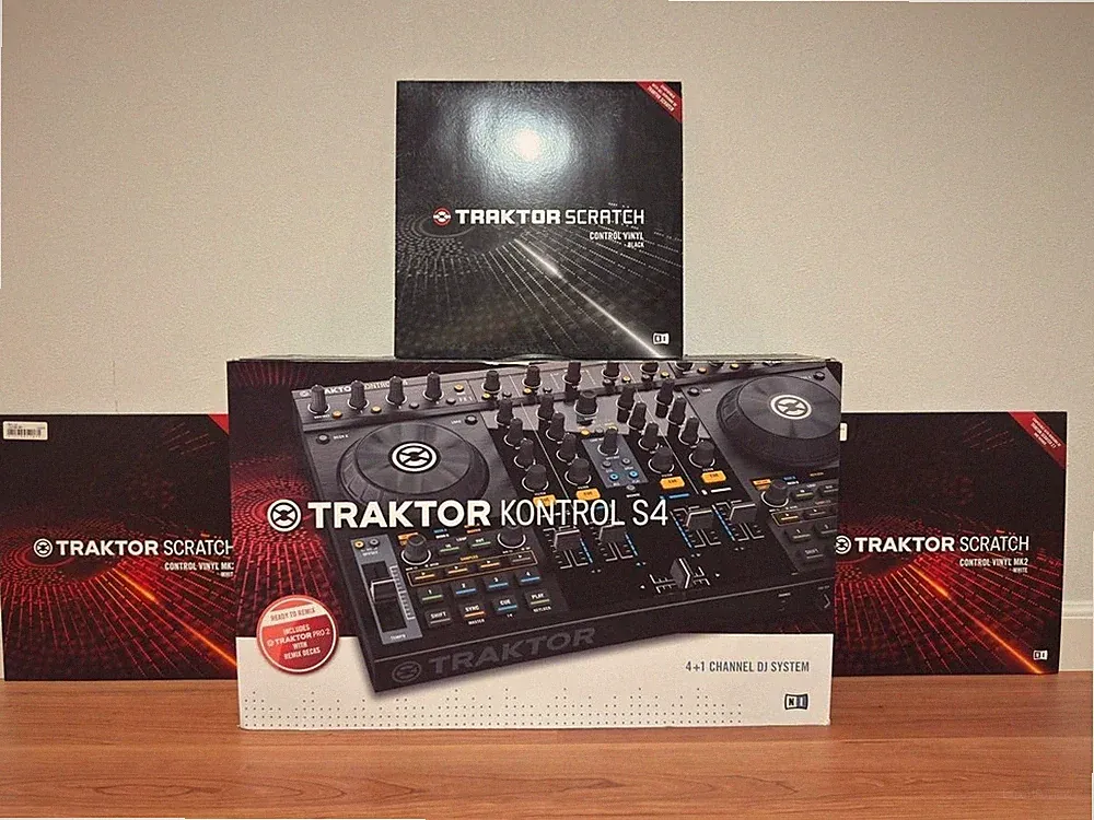 Native Instruments Traktor Kontrol S4 MK1 DJ Controller w/ Control Vinyl Tested