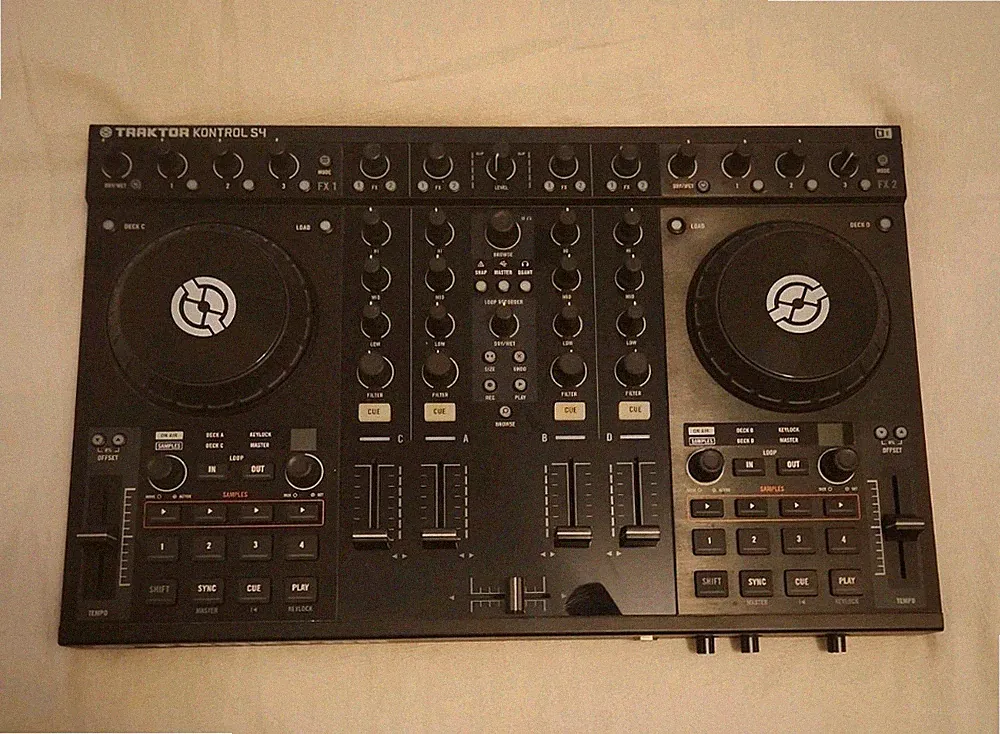 Native Instruments Traktor Kontrol S4 MK1 DJ MIDI Controller. Free Shipping.