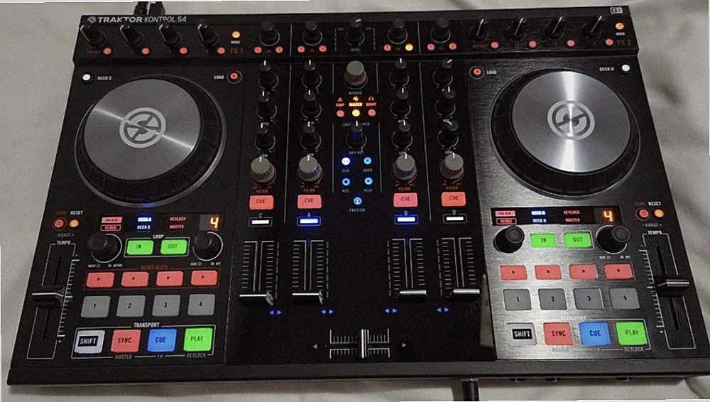 Native Instruments Traktor Kontrol S4 MK2 4 Deck DJ Controller Preowned Japan