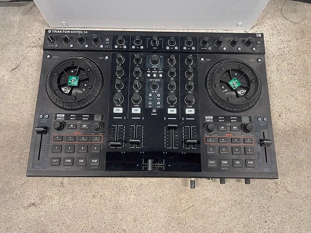 Native Instruments Traktor Kontrol S4 MK2 DJ Controller 4 Deck UNTESTED READ